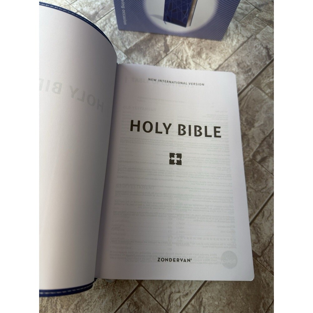 NIV, Premium Gift Bible, Leathersoft, Brown, Blue Letter, Comfort Print: The - Picture 6 of 16